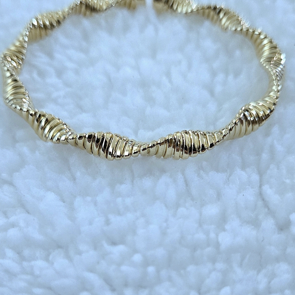 Caldelli Twisted🧬 Gold💛 Flexible Cuff Bracelet - NWT - Picture 12 of 16